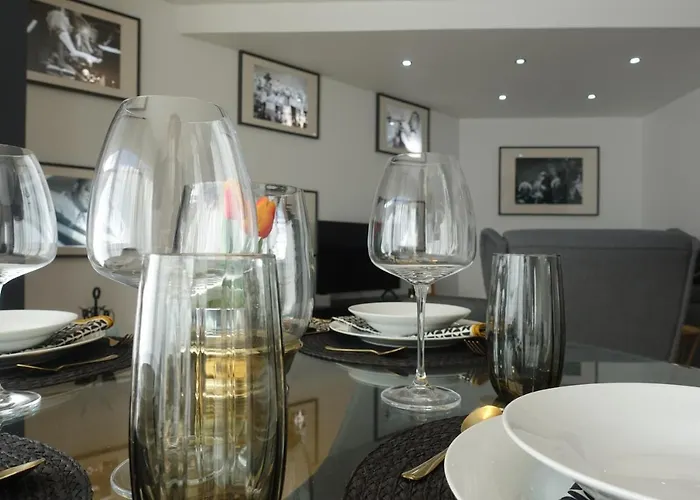 Em-charming Πόντα Ντελγκάντα