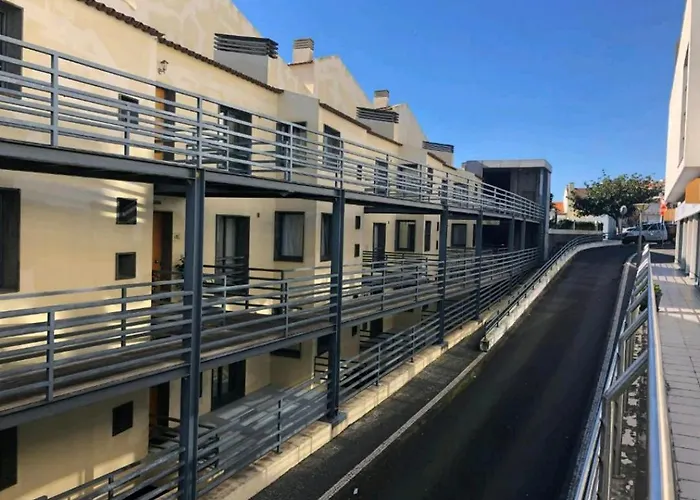 Em-charming * Πόντα Ντελγκάντα